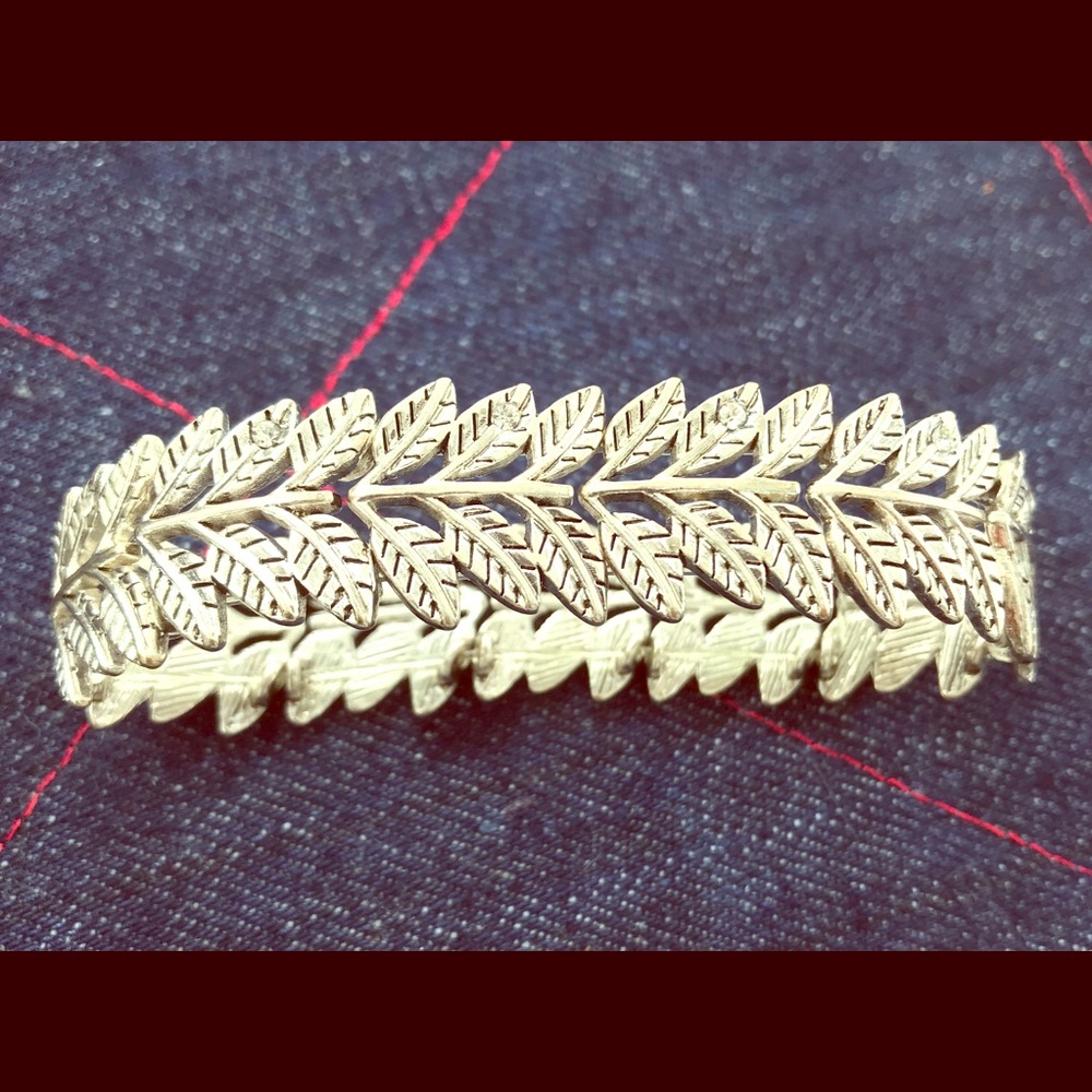 Franscesca’s Silver Leaf Vine Stretch Bracelet
